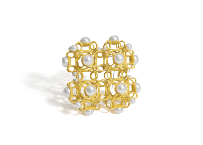 SARDAMOV_INTERSECTIONS BROOCH – 36 white pearls